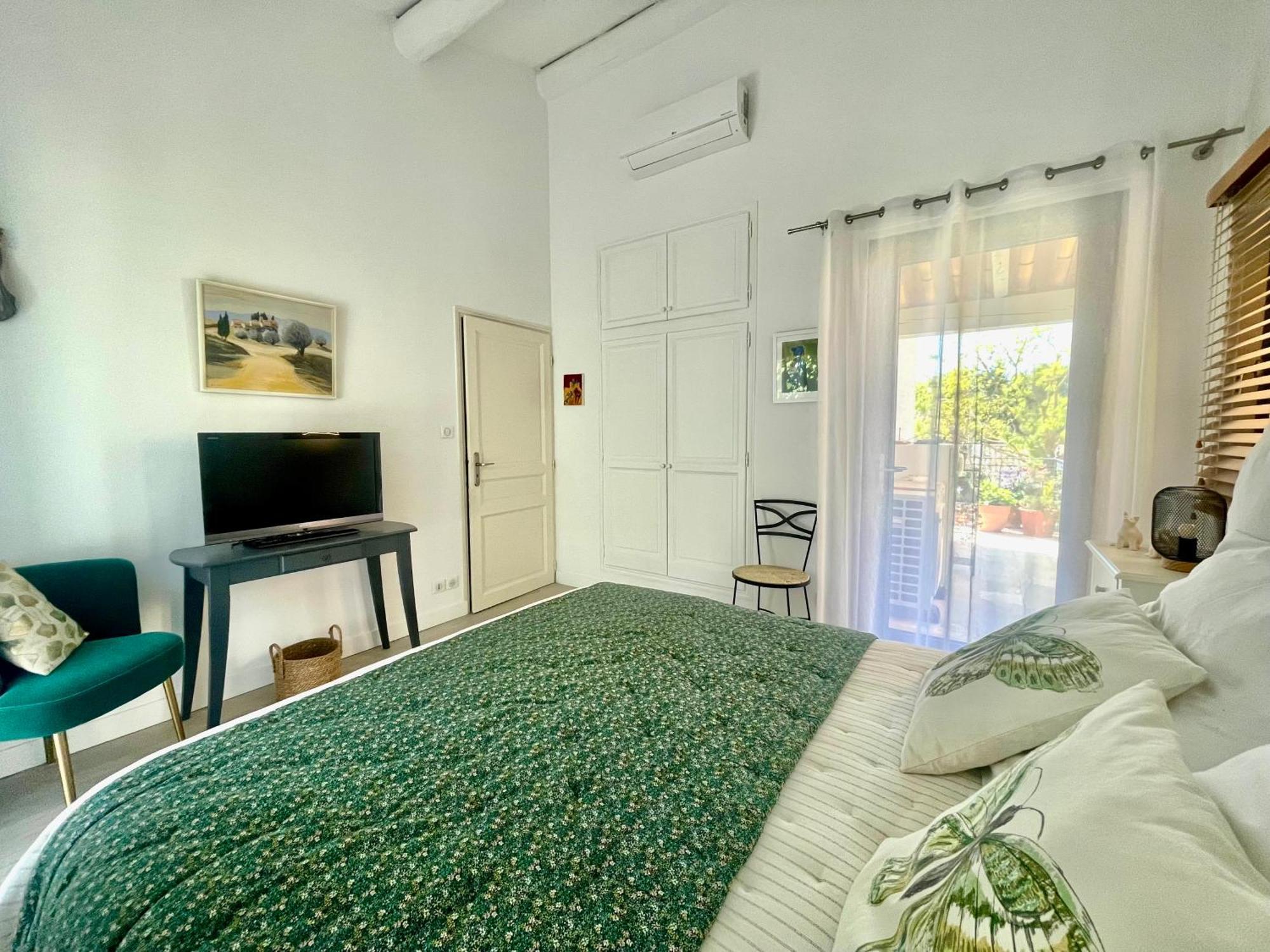 Les Cistes Bed & Breakfast Mallemort Ngoại thất bức ảnh